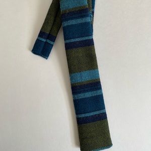 Vintage skinny wool necktie